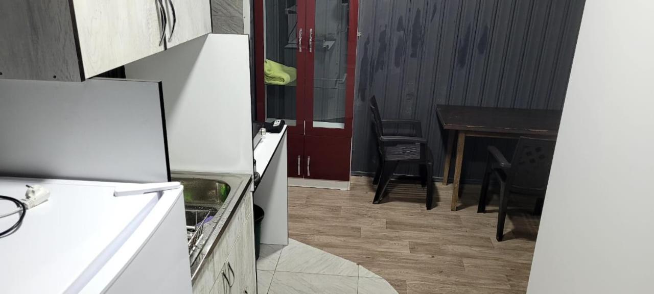 Kiev Hostel Тбілісі Екстер'єр фото