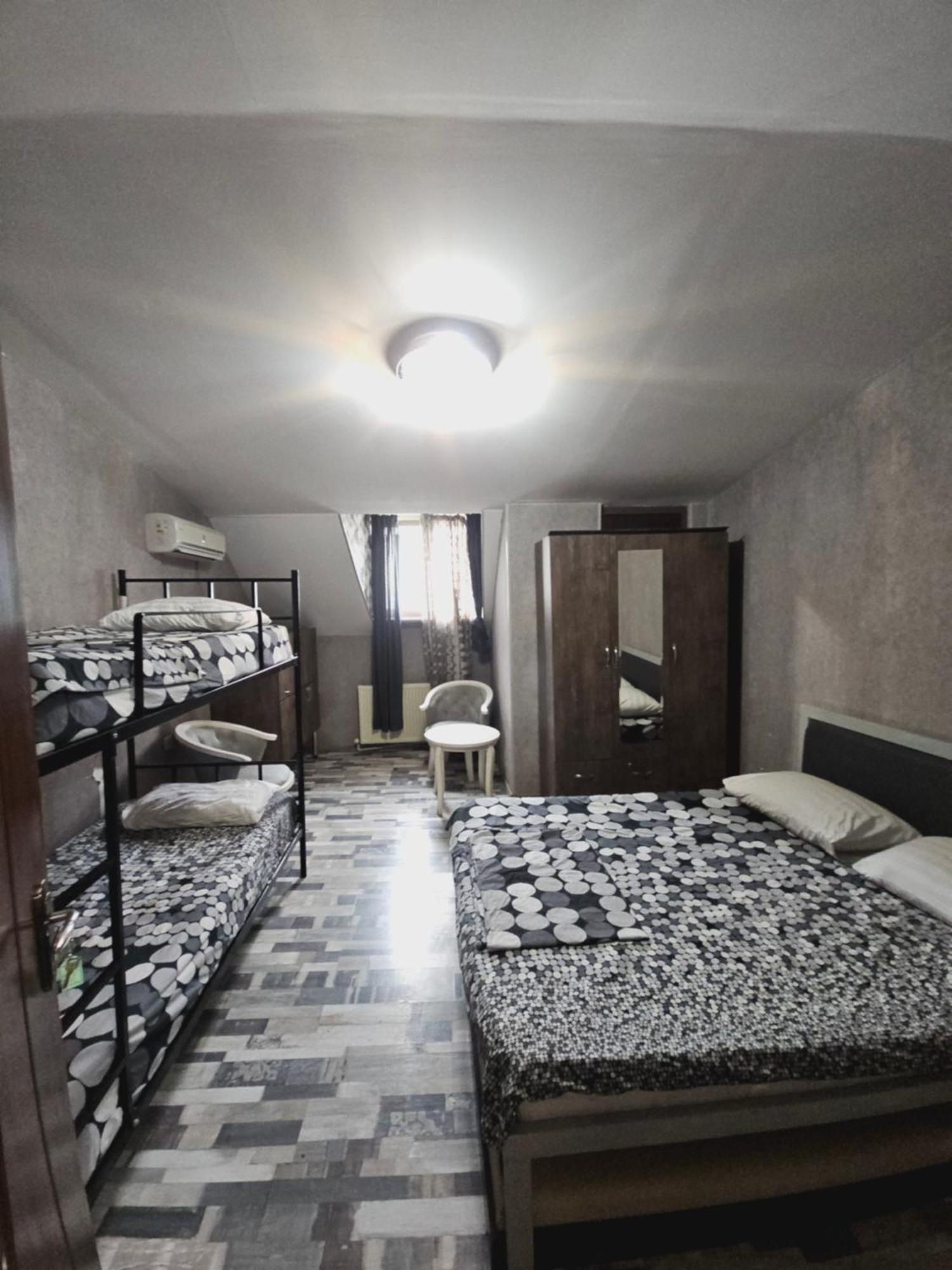 Kiev Hostel Тбілісі Екстер'єр фото