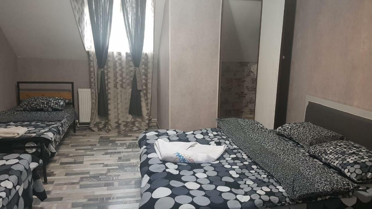 Kiev Hostel Тбілісі Екстер'єр фото
